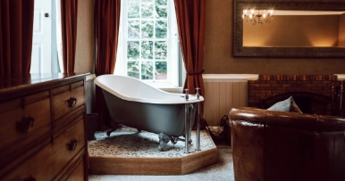bathtub in room